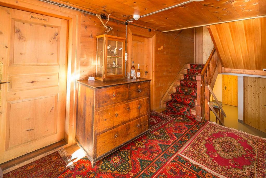 Gasthaus Alpenrose Juf Hotel ภายนอก รูปภาพ