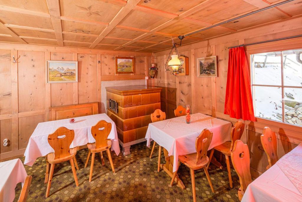 Gasthaus Alpenrose Juf Hotel ภายนอก รูปภาพ