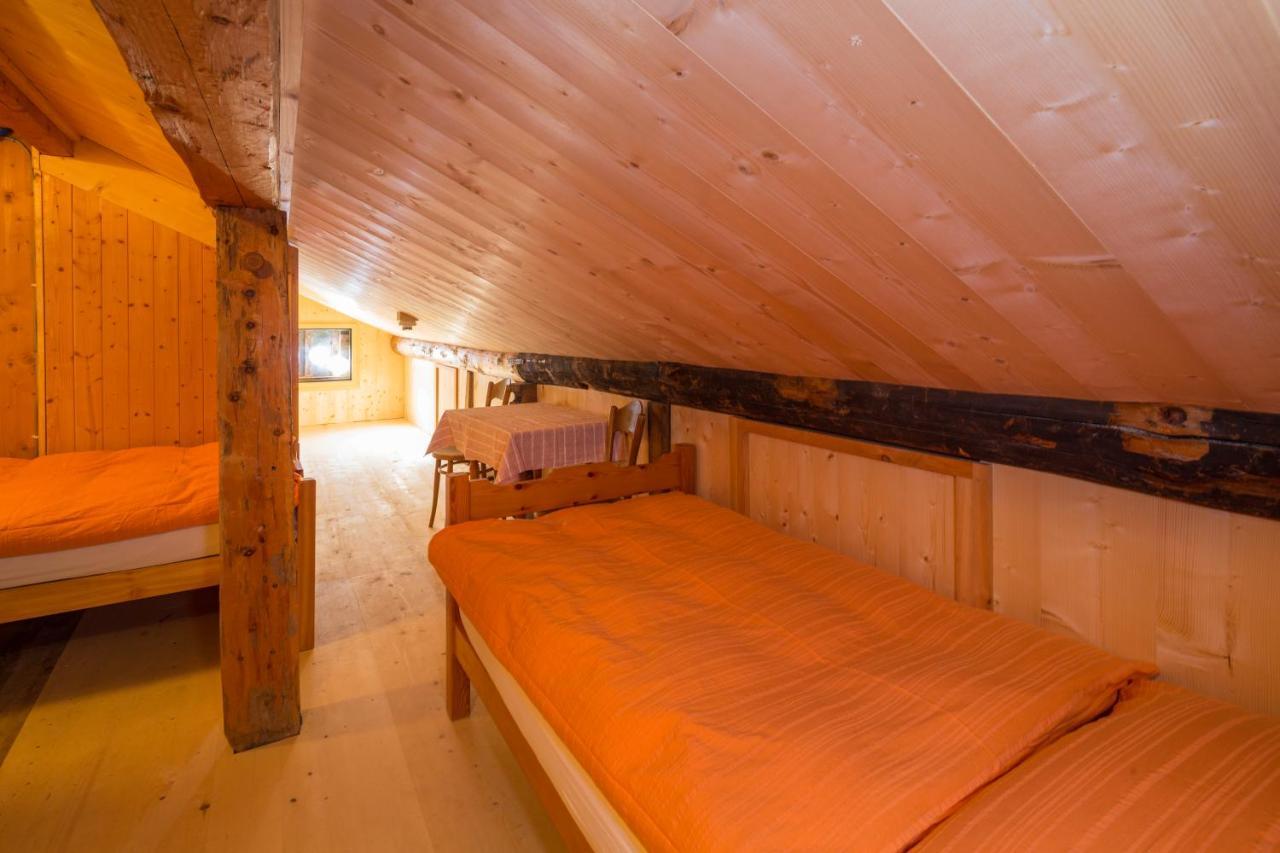 Gasthaus Alpenrose Juf Hotel ภายนอก รูปภาพ